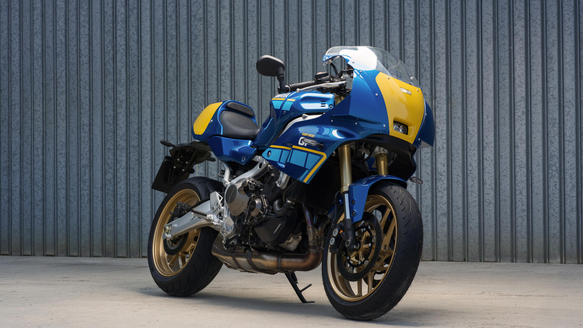 Yamaha XSR900 GP во новата Legend Blue боја