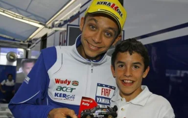 Роси и детето Маркез кое сега е новиот Светски шампион во МотоГП rossi-marquez