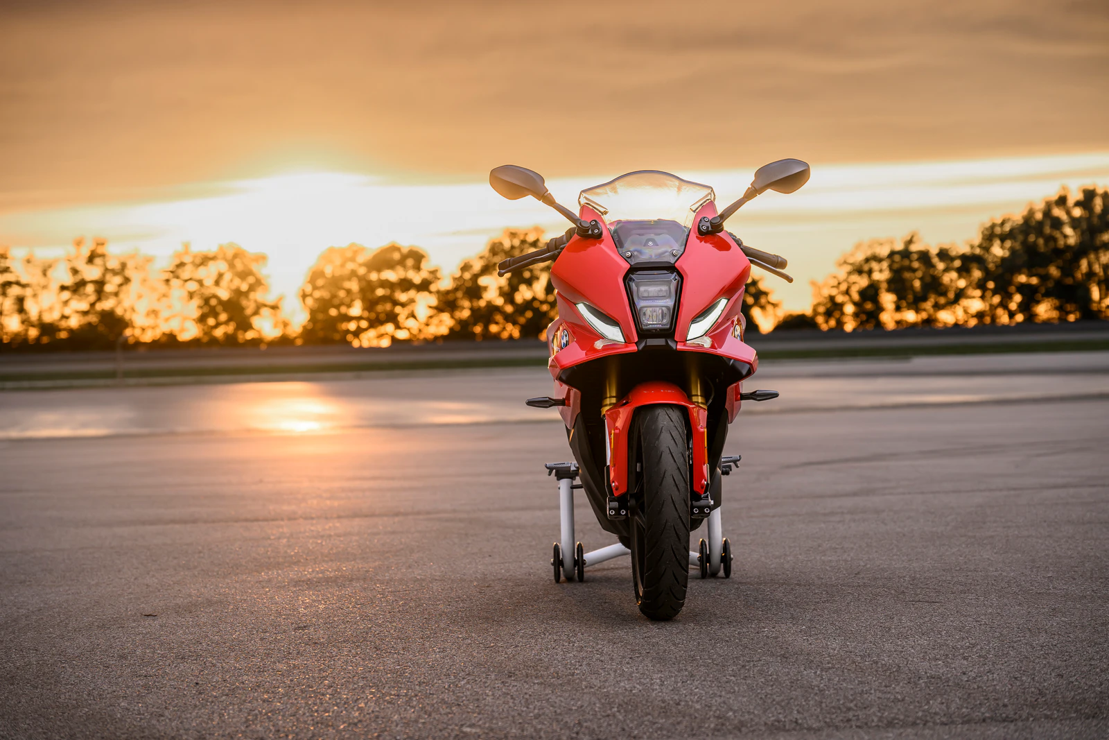 P90659839 highRes bmw f 450 rr