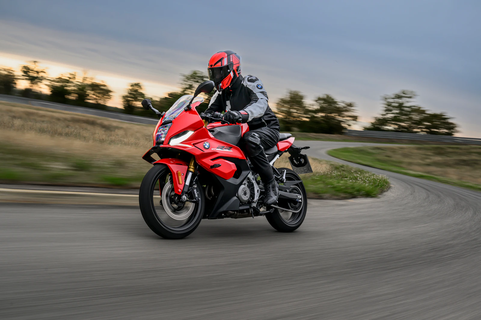 P90659853 highRes bmw f 450 rr
