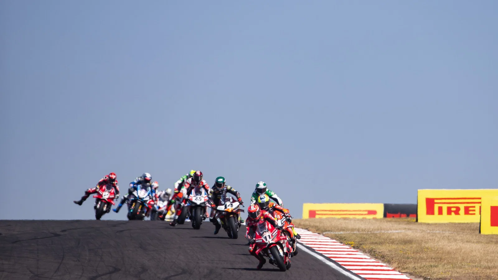 Николо Булега го предводи поредокот во WorldSBK на трката во Велика Британија во 2026 година.