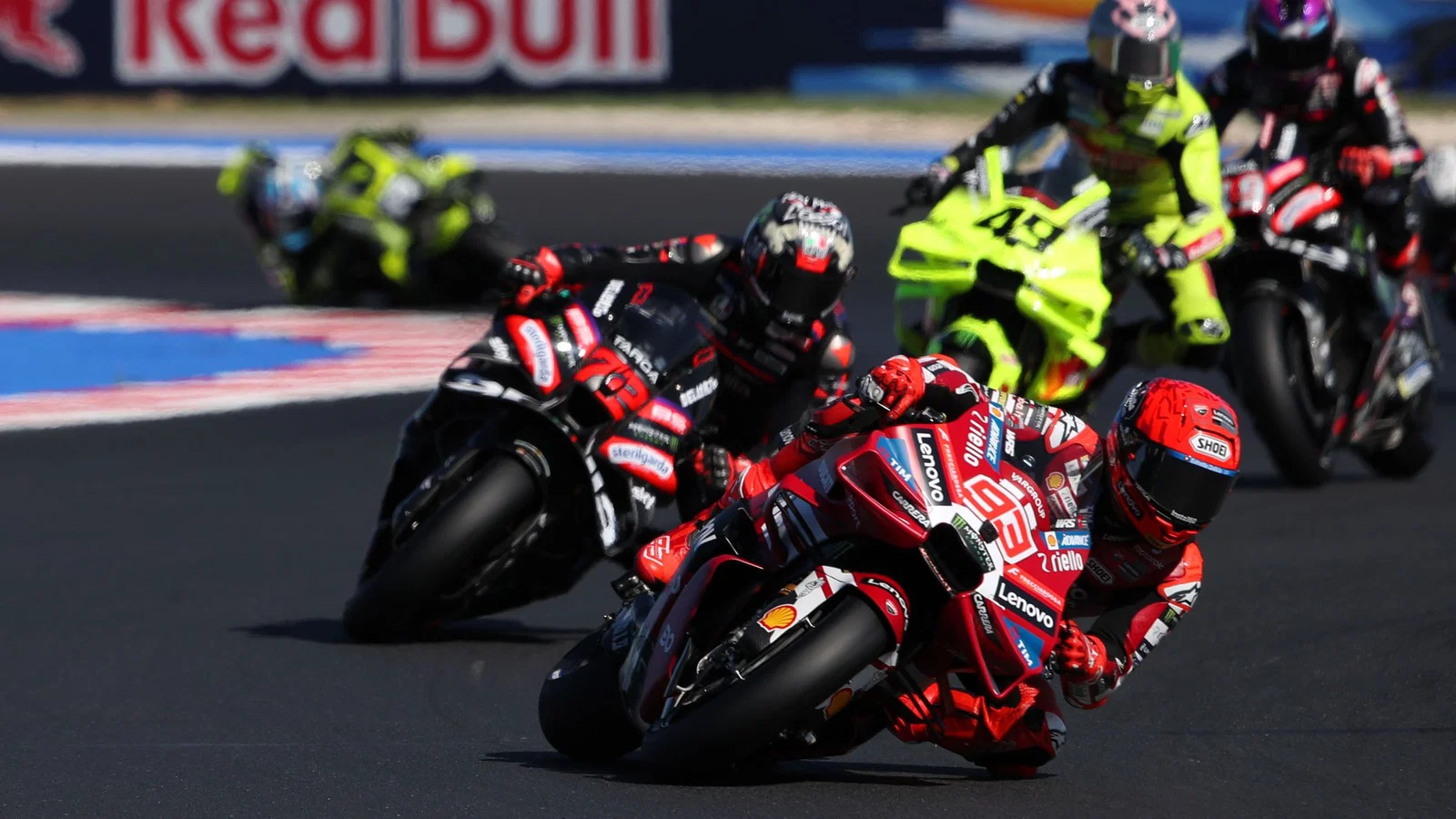 Марк Маркез во водство на MotoGP трката во Мизано 2026
