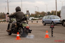 Безбедно управување на мотоцикл